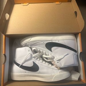 Nike Blazer Mid ‘77 (women’s 8)